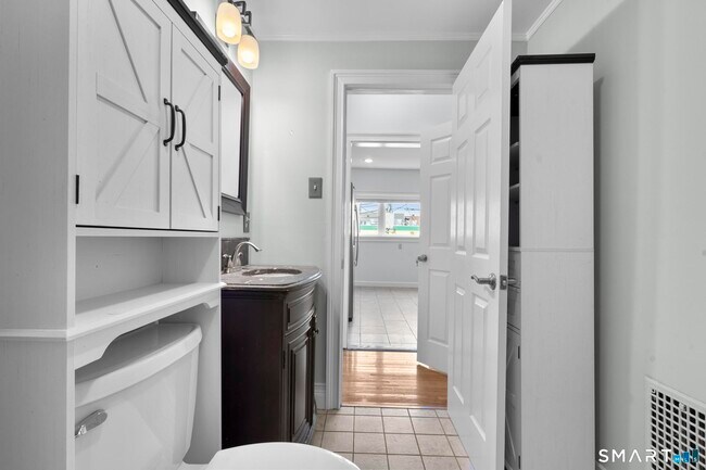 Building Photo - 712 Madison Ave