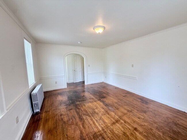 Building Photo - 452-454 Thompson Ave