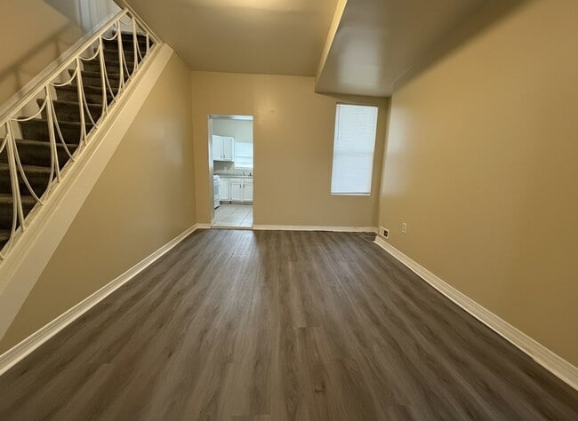 Building Photo - 4 Bedroom 1 Bath Rental In Germantown