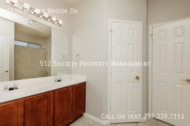 Building Photo - 1115 Middle Brook Dr