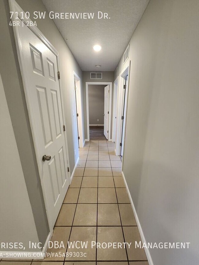 Building Photo - 7110 SW Greenview Dr