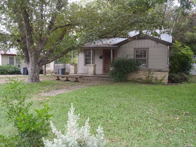 Building Photo - Cherrywood Charmer! 2/1 Avail for August!