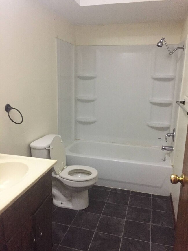 Building Photo - 3642 S Farm Rd 135