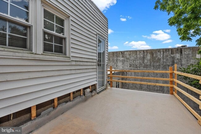 Building Photo - 87 E Butler Ave