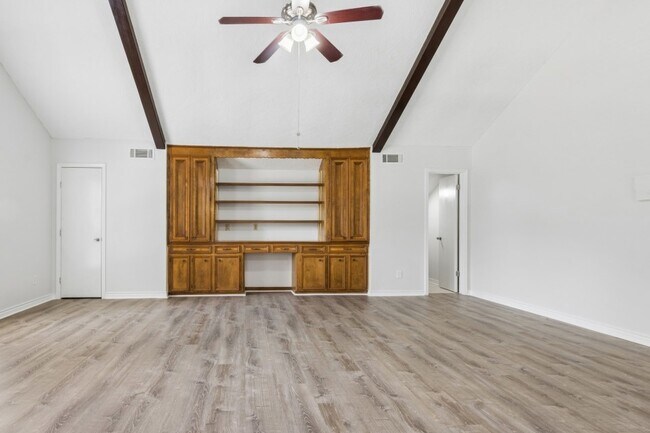 Building Photo - 6915 La Mirada Dr