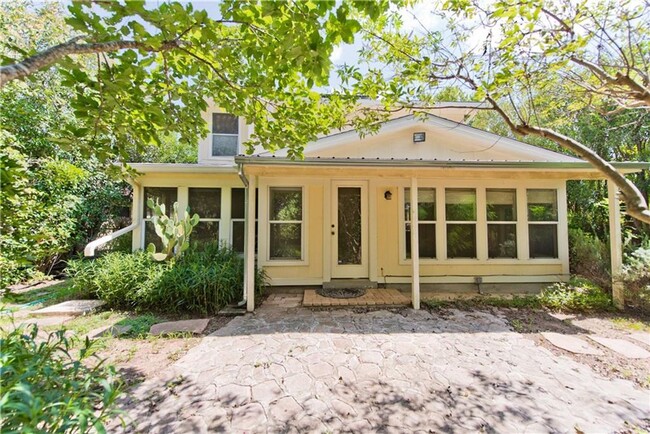 Building Photo - 605 Kingfisher Creek Dr - Nature lovers pa...