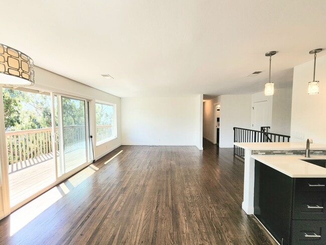 Building Photo - 3 bedroom 3 bathroom hillside Pacifica home with serene views