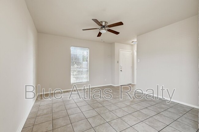 Building Photo - 702 Skyline Dr