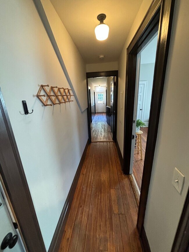Building Photo - 1131