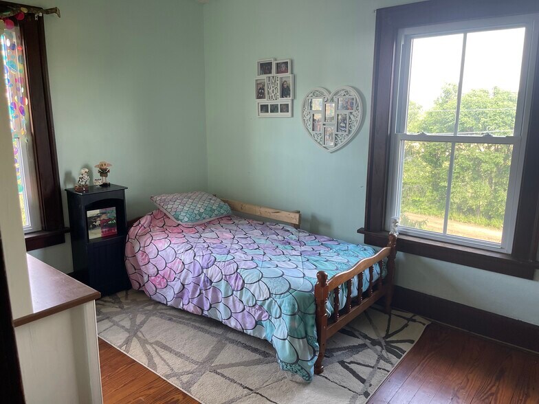 Bedroom 3- second level - W5198 Advance Rd