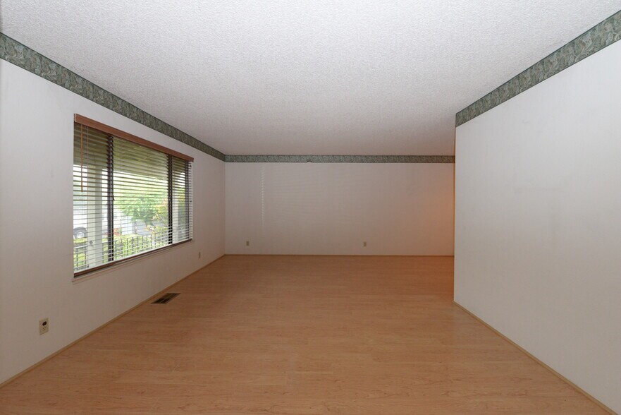 Building Photo - 923 Linden Ave