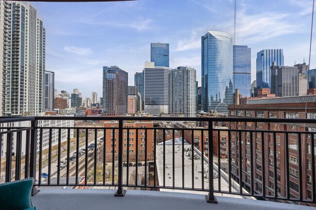 Building Photo - 330 N Jefferson St