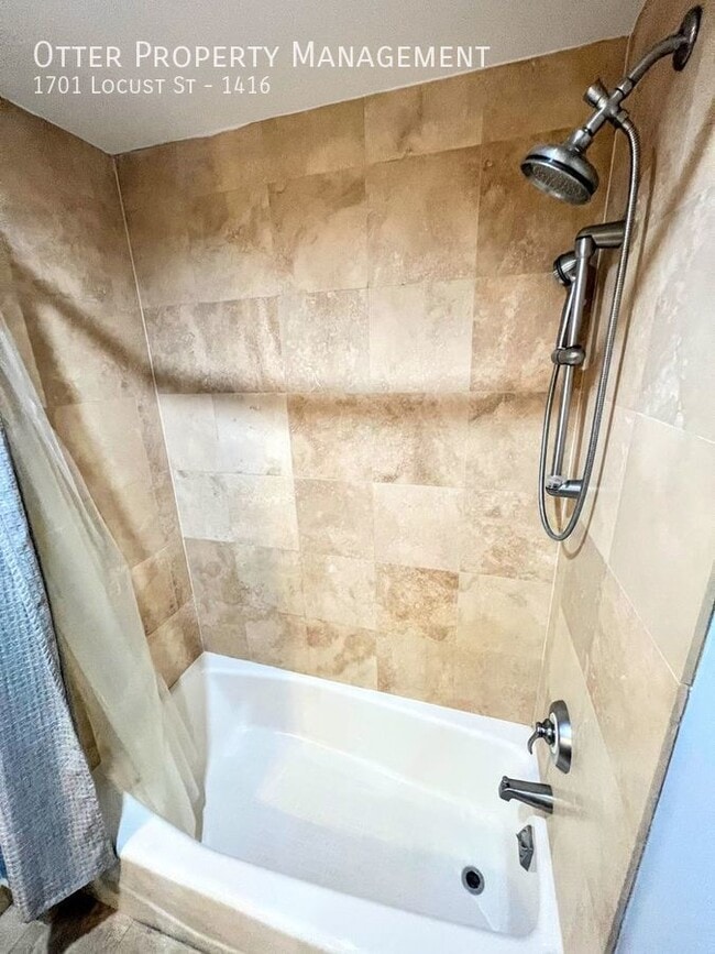 Building Photo - 1701 Locust St