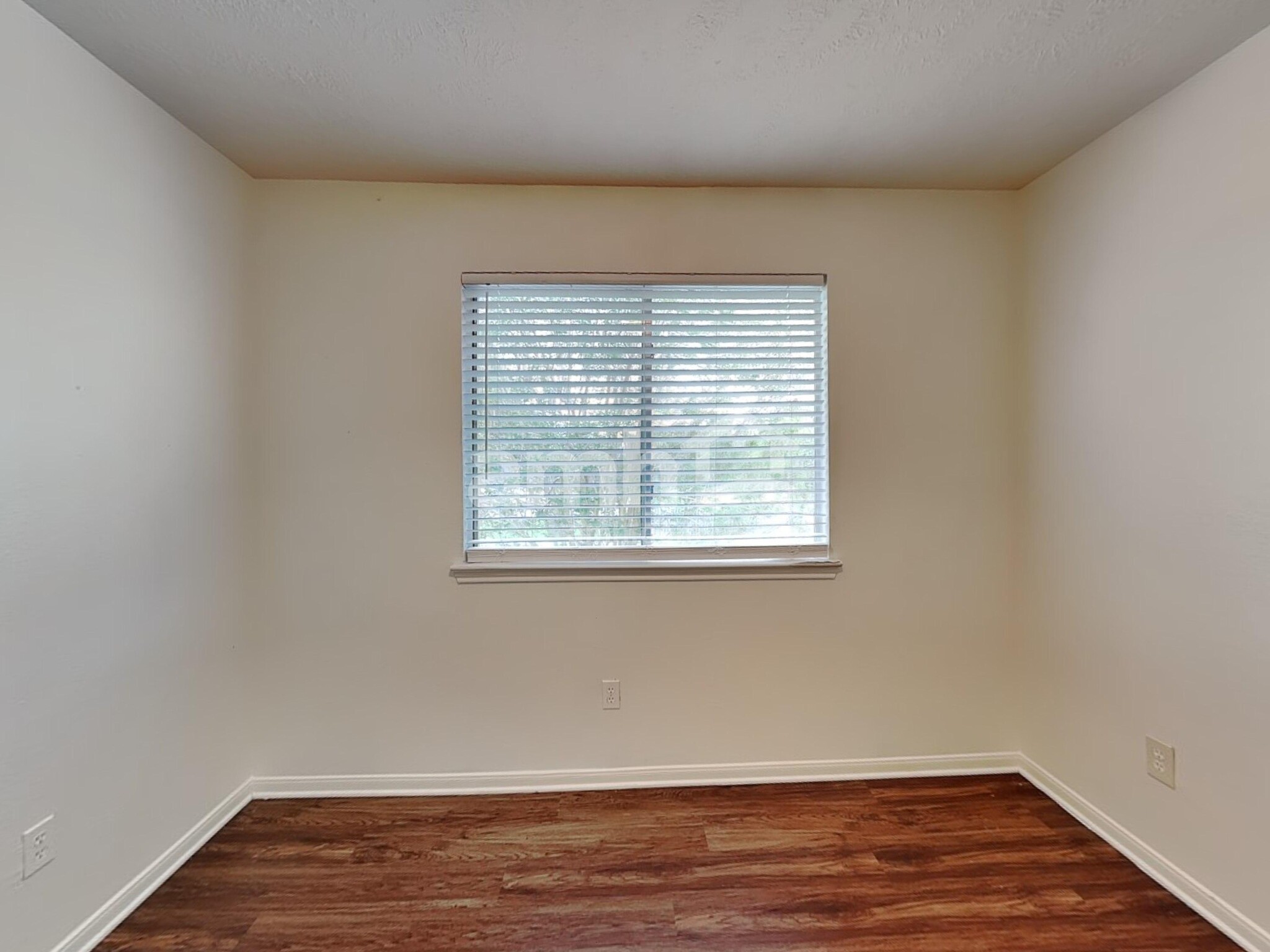 Building Photo - 9220 Mahan Dr