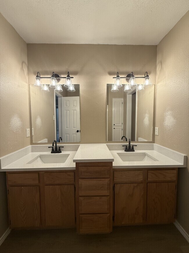 Building Photo - 2523 110th St