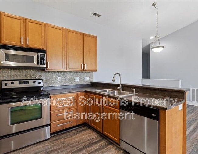 Building Photo - 239 Birmingham Ln