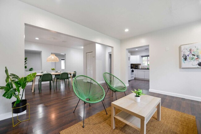 Building Photo - 6715 NE Miami Pl