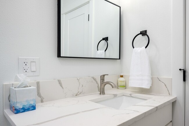 Building Photo - 3233 SE 51st Ave