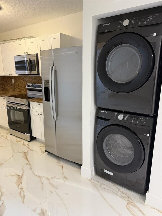 Building Photo - 2669 W 52nd St