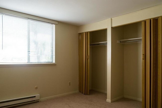 Building Photo - 406 Ivy Ridge Rd
