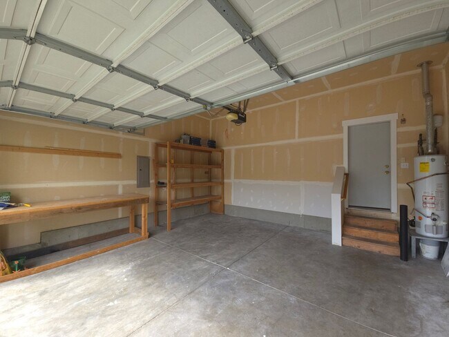 Building Photo - Recently Remodeled Home