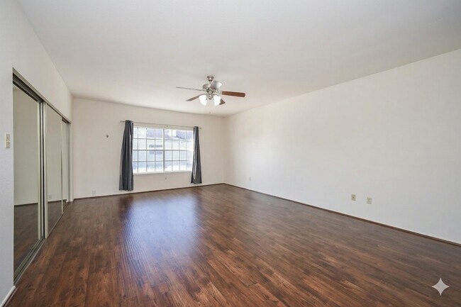 Building Photo - 338 Wilcrest Dr