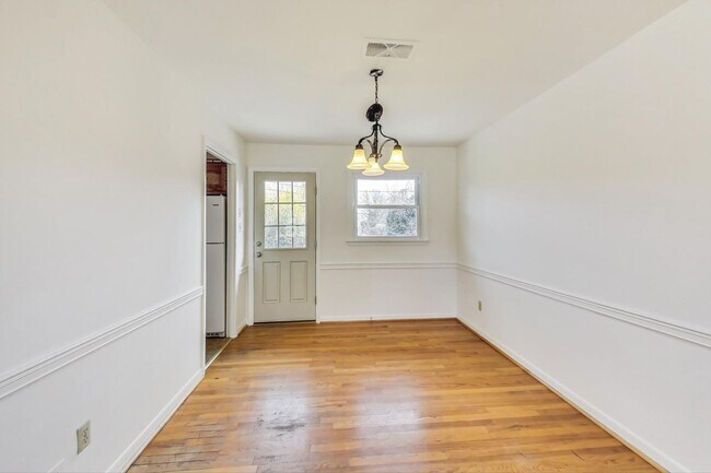 Building Photo - Fantastic in Frederick! Spacious 4 level Split -- 4 beds + 1 Full and 2 half baths