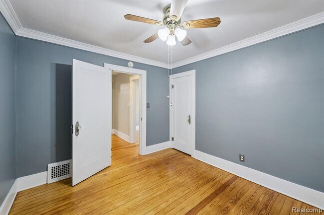 Building Photo - 624 E Main St