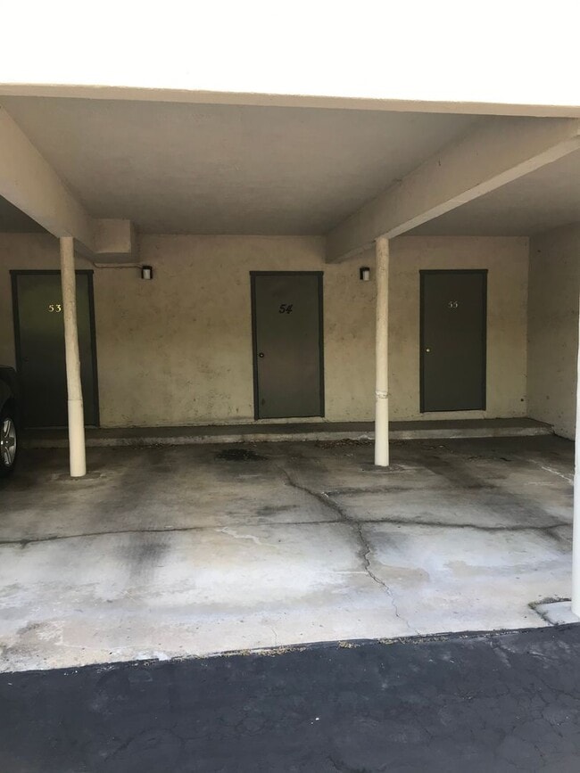 Building Photo - La Canada Townhome Quiet Community 2 Bedroom