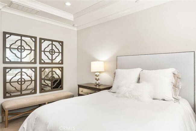 Building Photo - 52 Brindisi