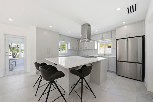 Building Photo - 2001 NE 17th Way