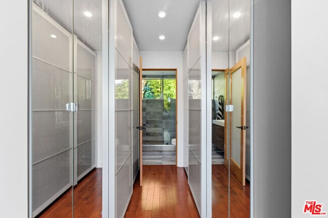 Building Photo - 6127 Glen Tower St