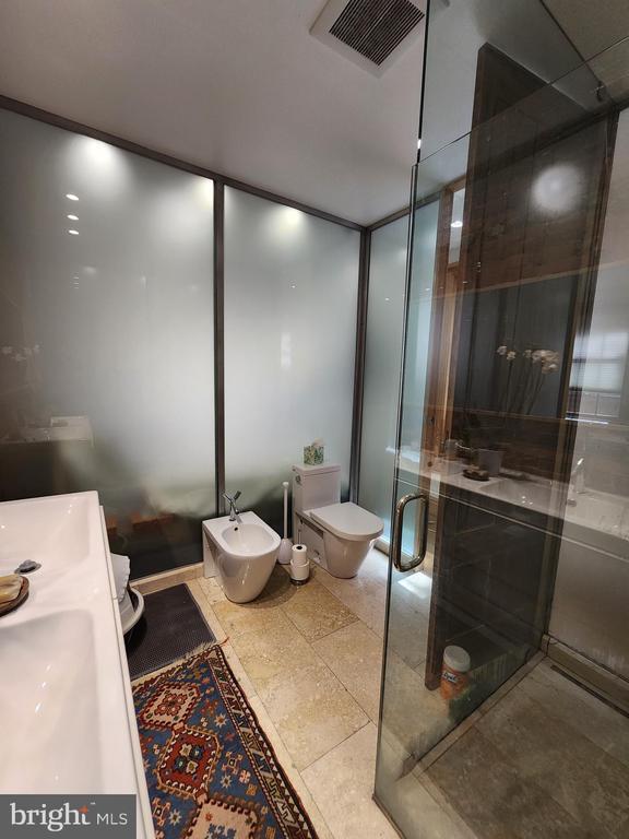 Building Photo - 2402 Lombard St