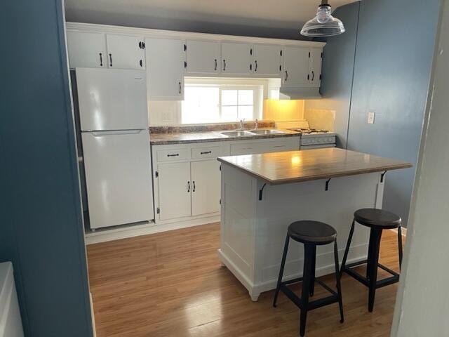 Building Photo - 2040 Roos Ave SW