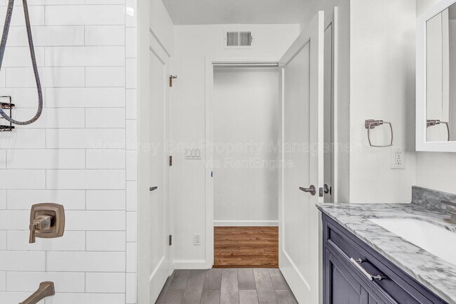 Building Photo - 12 Lilac St