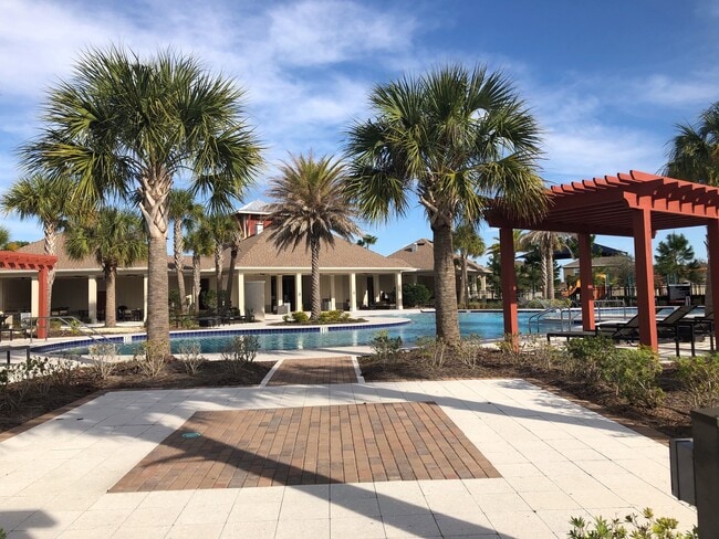 Building Photo - 3/2 house no carpet located in Sun City Center