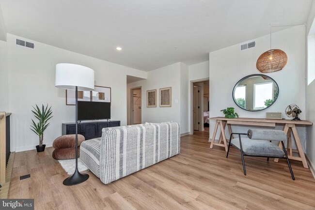 Building Photo - 710 Iron Frg Rd