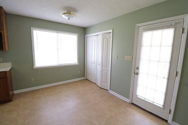 Building Photo - Cozy Retreat: Charming 3-Bedroom Home with Cul-de-Sac Location in Valdosta, GA