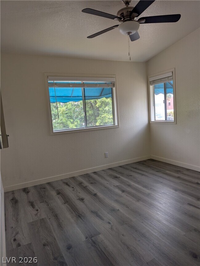 Building Photo - 4440 Woodpine Dr