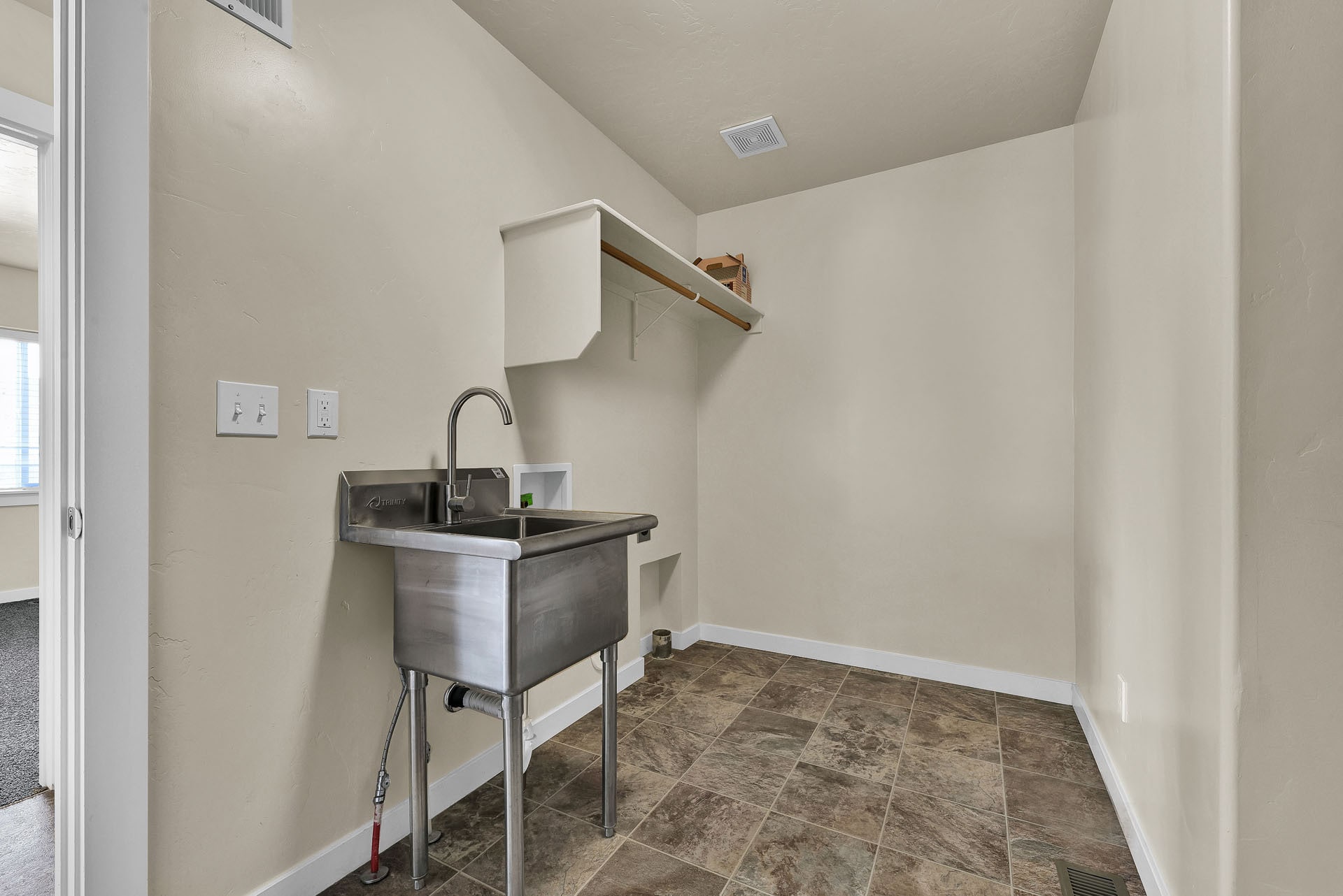 Building Photo - 1633 Placerville St