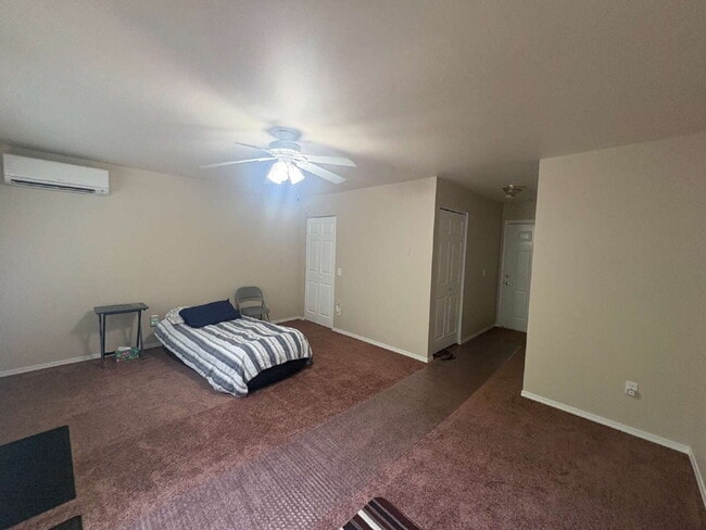 Building Photo - Bright, Spacious Townhome with Stylish Upgrades in Pinehurst/Roosevelt
