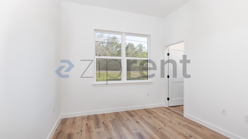 Building Photo - Unit