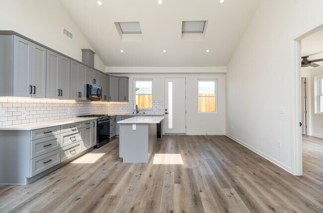 Building Photo - 6402 Kenwater Pl