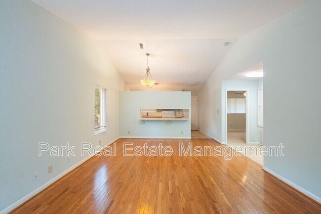 Building Photo - 201 Howell St