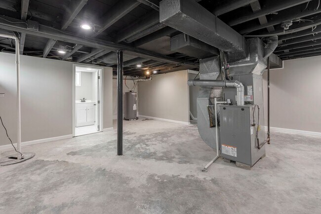 Building Photo - 2220 Auburn Dr