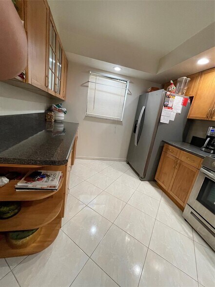 Building Photo - 16141 Blatt Blvd