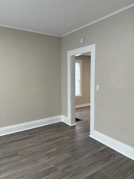 Building Photo - 1045 Hudson Ave