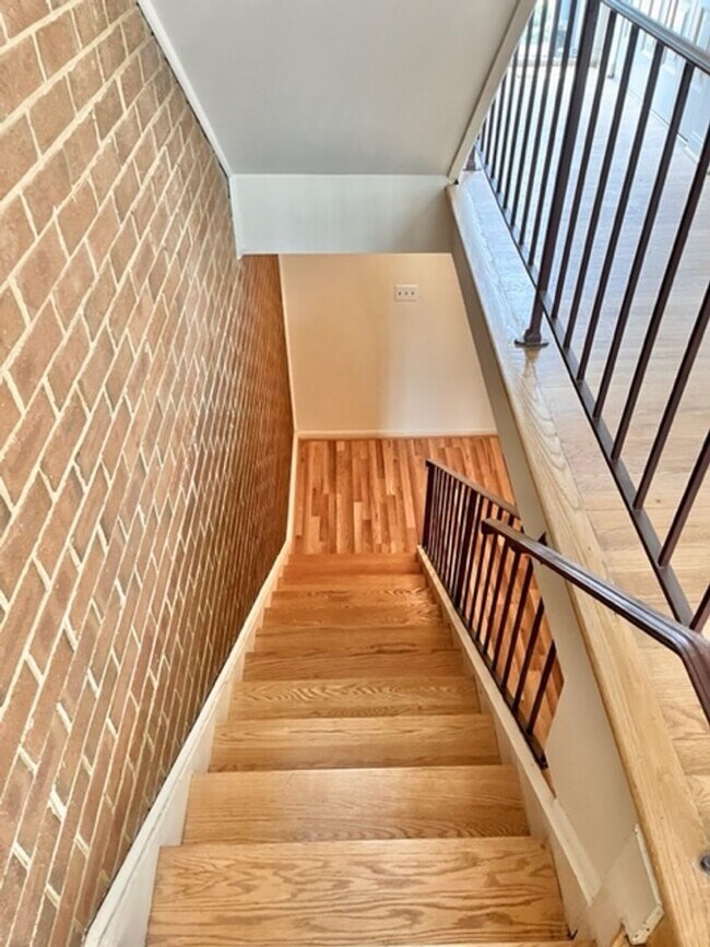Building Photo - Excellent Potomac neighborhood!