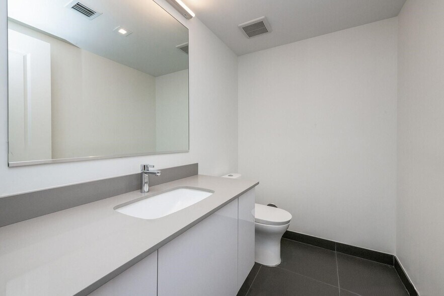 Building Photo - 1600 NE 1st Ave