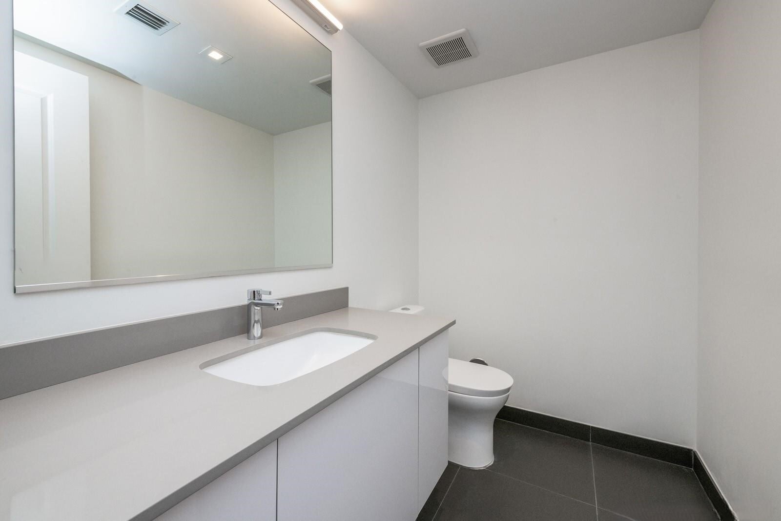 Building Photo - 1600 NE 1st Ave